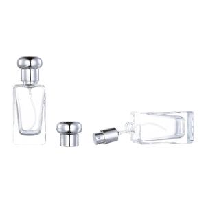 Flacone spray per profumo da 25ml in vetro trasparente con tappo argento, vista montata e smontata
