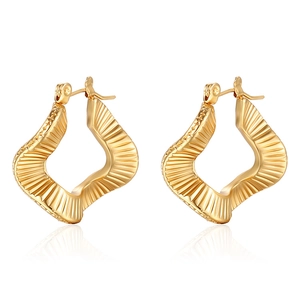 Boucles d'Oreilles Créoles Ondulées Acier Inoxydable Plaqué Or 18K Plissé Géométrique Style Vintage Femme