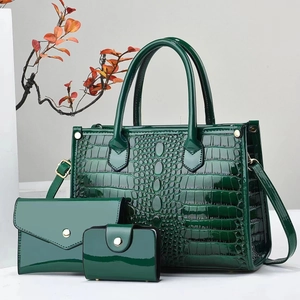Ensemble de trois sacs à main vert émeraude en similicuir crocodile avec bandoulière et pochette