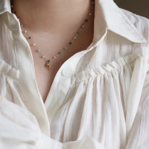 Vintage green tulip pendant necklace in 18K gold plated steel with mixed stone beads