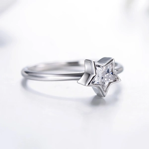 Minimalist s925 silver ring featuring a sparkling star-shaped zircon on a slender band