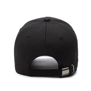 Casquette de baseball noire minimaliste pour hommes avec boucle métallique réglable au dos