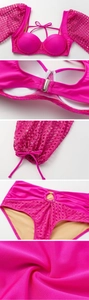 Détails du bikini rose à manches longues avec dentelle ajourée et anneaux dorés