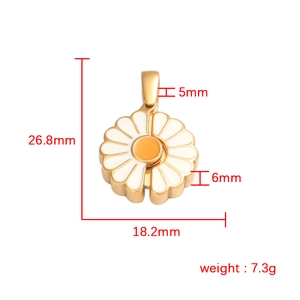Detailed dimensions of a sunflower pendant with yellow enamel and golden finish