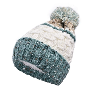 Détail du bonnet d'hiver avec doublure en polaire blanche épaisse et texture en tricot