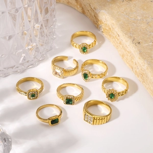 Chic 18K gold plated stainless steel rings with emerald green zircon and white crystals