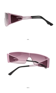 Vista laterale e posteriore dettagliata degli occhiali da sole metallici rosa futuristici