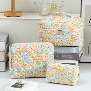 Floral Quilted Cotton Makeup Bag Large Capacity Portable Toiletry Organizer Handheld Cosmetic Pouch For Women Travel