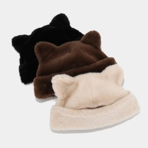 Bonnets oreilles de chat en fausse fourrure pour femme en noir, marron et beige doux