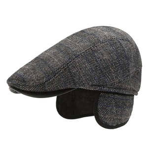 Retro Herren Schirmmütze mit grauem Karomuster und faltbaren Ohrenschützern für den Winter