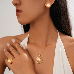 Retro champagne pearl jewelry set with zircon flower necklace and earrings on model