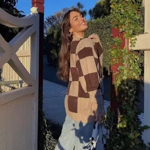 Loose brown checkerboard knit sweater for women with crew neck in casual outdoor style