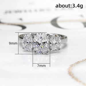 Anillo de tres piedras con circón ovalado en acabado plateado, peso 3,4g para parejas