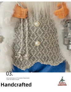 Détails de la veste de Père Noël en tweed avec de gros boutons en perles blanches