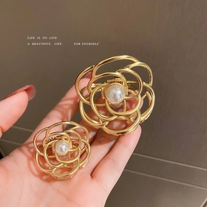 French Vintage Camellia Rose Flower Hair Claw Clip Gold Alloy Hollow Hairgrip With Artificial Pearl For Women Elegant Hair Accessory