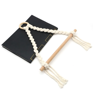 Porte-papier toilette bohème en corde de coton avec tige en bois et pompons chic