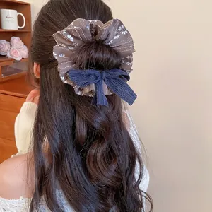 Haargummi im Korea-Stil mit Blumenmuster und dunkelblauer Cord-Schleife für hohen Pferdeschwanz