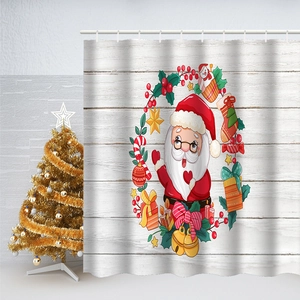 Rideau de douche de Noël détaillé avec Père Noël et couronne festive sur fond de bois blanc