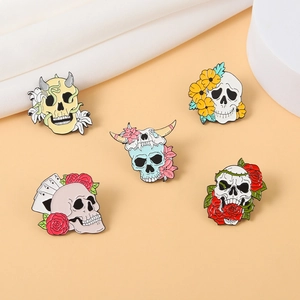 Gothic Skull Enamel Brooch Pin Alloy Painted Rose Flower Poker Card Horror Dark Aesthetic Jewelry For Hats Jackets