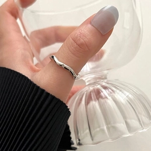 Macro shot of a 925 sterling silver wavy open ring with a polished minimalist finish