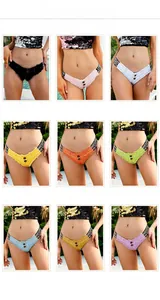 Farbauswahl von tief sitzenden Denim-Shorts mit Fransen und elastischen Buchstaben-Bändern
