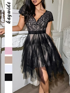 Robe Mini Élégante Pour Femmes En Dentelle Et Mesh Col V Manches Courtes En Tulle À Étages Coupe Ajustée Soirée