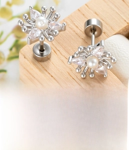 Detail of flower stud earrings with sparkling zircon, pearls and flat back screw post