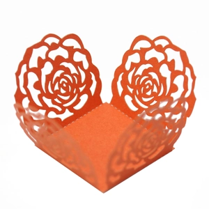 Boîte à bonbons orange découpée au laser avec motifs roses pour décoration de mariage
