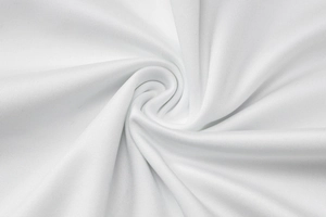 Gros plan sur la texture du tricot blanc montrant la matière douce et le tissage détaillé