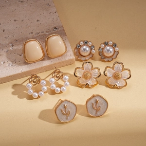 Ten-piece set of diamond pearl flower earrings in beige and gold finish for women