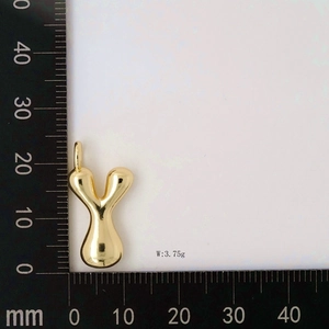 Detailed size and weight measurement of 3D puffy gold letter Y bubble pendant necklace