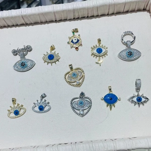 Türkische Evil Eye Anhänger in Gold und Silber in verschiedenen geometrischen Formen