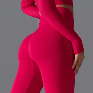 Detail of seamless high waist rose red yoga leggings with peach lift and ribbed waistband