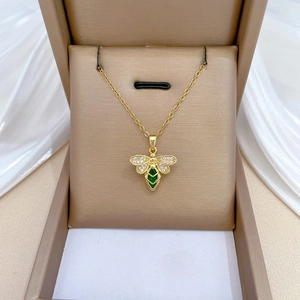 Elegant Bee Pendant Necklace Stainless Steel Chain Copper With Green Gemstone And Zircon Jewelry For Women