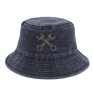Bob en jean bleu foncé délavé avec broderie de clés et finition rétro vintage usée