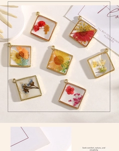 Detail view of 30mm square resin pendants with real dried flowers and golden rope metal frame