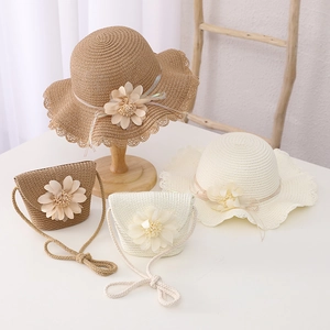 Kids straw sun hat and matching flower bag set in beige and white for summer girls