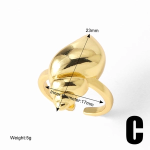 Detail shot of golden seashell ring with dimensions of 23mm height and 17mm diameter