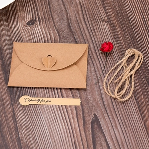 Set buste vintage in carta kraft con fiori secchi, spago e etichetta decorativa cuore