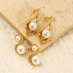Boucles Oreilles Künstliche Perles Acier Inoxydable 304 Plaqué Or 18K Géométrique Irrégulier Corde Torsadée Style Français Rétro Imperméable Hypoallergénique Femmes