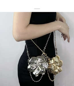Detailed comparison of gold and silver flower-shaped metal mini crossbody chain bags