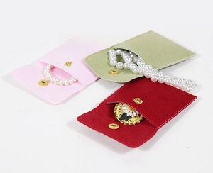 Trois pochettes à bijoux haut de gamme en microfibre avec boutons-pression en rose et vert