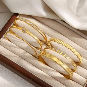 French style hollow heart bangle set with gold plating and zircon stones in a velvet box