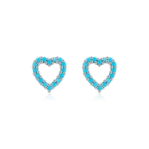 Boucles d'oreilles cœur évidé en argent S925 avec pierres turquoises sur fond blanc