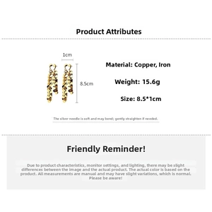 Détail de boucles d'oreilles pampilles dorées de 8,5 cm avec détails de poids et taille