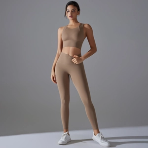 Mokkabraunes Yoga-Set mit High-Waist-Leggings und Sport-BH für Fitness-Training
