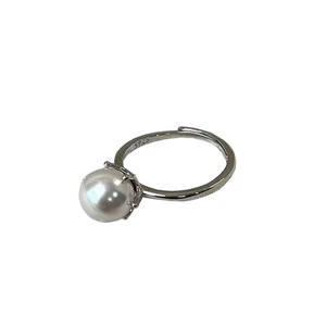 Elegant S925 sterling silver adjustable ring featuring a round white pearl on silver band