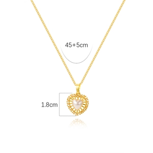Detail des Herz-Perlenanhängers mit goldener Perlenumrandung und 1,8 cm Breite