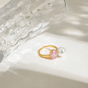 18K gold plated stainless steel ring with pink oval stone and pearl decoration