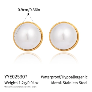 Detailed view of 0.9cm pearl earrings with stainless steel studs and technical specs